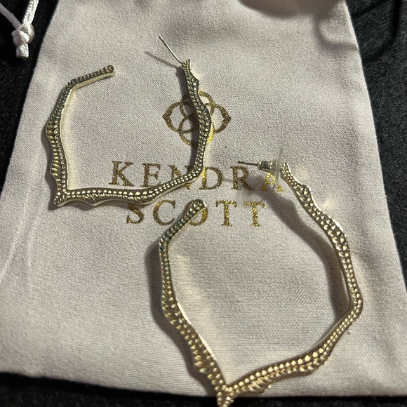 Kendra Scott Miku Hoop Earrings - Picture 2 of 3